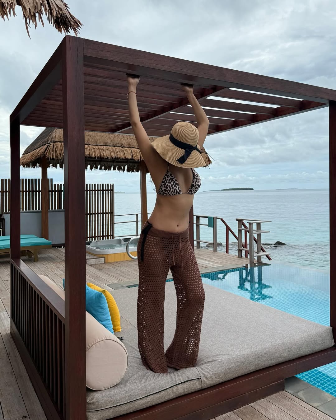 GlIjyXoWgAAE4z-?format=jpg&name=large