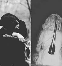 مزقت ثيابها لتضمد جراحه
ف .. لقبها بالعاريه
هاكذا هو ناكر الجميل
💔للااسف واقع حال 💔