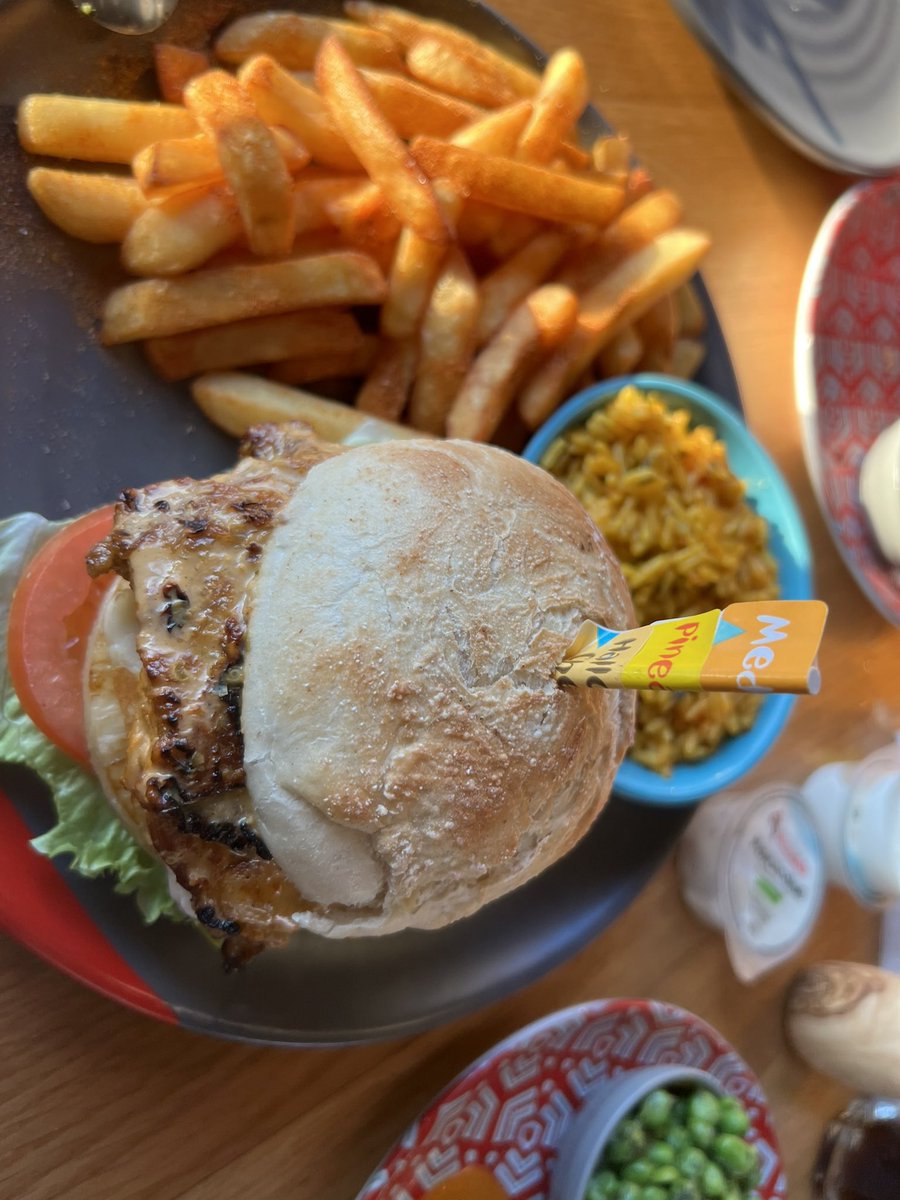 Wow another epic meal from the friendly team at #nandos in #Ipswich 😊Consistently hot and fresh food and the friendliness of the staff with mum and i goes above and beyond 🤗🤗 <a href="/NandosUK/">Nando's</a> your team at Euro Retail Park in Ipswich are a credit to your company! #suffolk #placetoeat