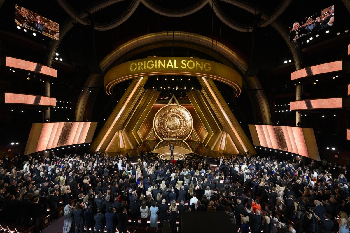 MickJagger's tweet image. Thanks so much to @TheAcademy and #VanityFairOscarParty for a fantastic evening! I had the pleasure of presenting the Oscar for Best Original Song. Congratulations to all the winners!