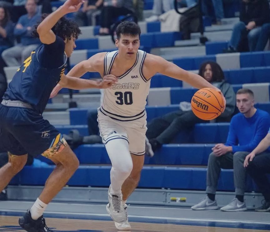 Toby Harris, a grad transfer from Brandeis (D3) has entered the transfer portal @On3Recruits is told

The 6-8 wing averaged 18.8 points and shot 40.4% 3P on on 6.7 per game attempts this season.

A Durham, NC native.