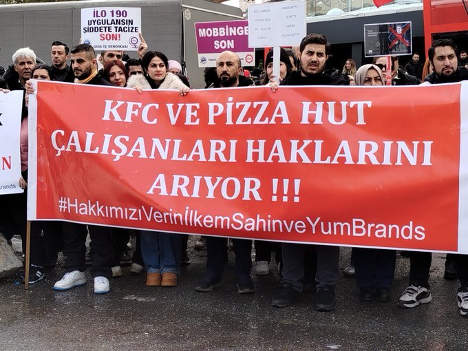 Kfc ve pizza hut işçisi 7000 bin kişi tazminatsiz işten atıldi
Cumhurbaşkanı Erdoğan
Bahçeli sizden yardım istiyoruz.
Bitmiş durumda 7000 bin kişi
#ilkemsahinarastirilsin  
<a href="/yumbrands/">Yum! Brands</a> <a href="/RTErdogan/">Recep Tayyip Erdoğan</a> <a href="/isikhanvedat/">Prof. Dr. Vedat Işıkhan</a>