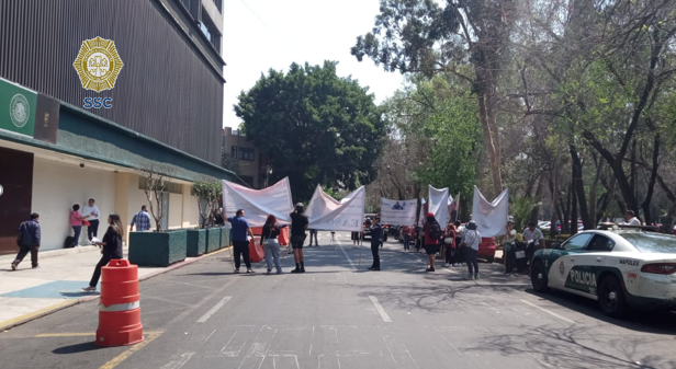 OVIALCDMX's tweet image. 12:02 #PrecauciónVial | Cerrada la vialidad de James Sullivan entre Gabino Barreda e Ignacio Manuel Altamirano, col. San Rafael, alcaldía Cuauhtémoc, por manifestantes. #AlternativaVial Calz. Manuel Villalongín y Ribera de San Cosme.