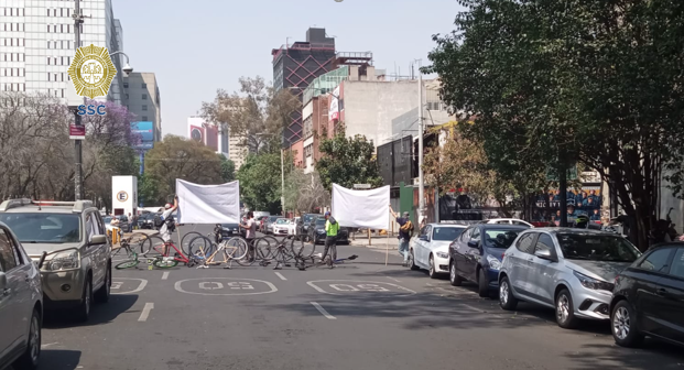 OVIALCDMX's tweet image. 12:02 #PrecauciónVial | Cerrada la vialidad de James Sullivan entre Gabino Barreda e Ignacio Manuel Altamirano, col. San Rafael, alcaldía Cuauhtémoc, por manifestantes. #AlternativaVial Calz. Manuel Villalongín y Ribera de San Cosme.