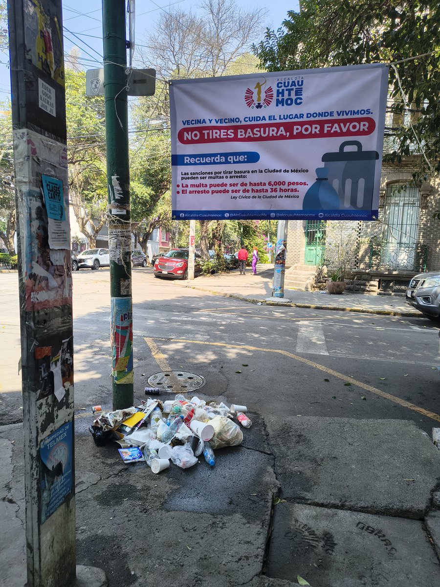 <a href="/AlcCuauhtemocMx/">Alcaldía Cuauhtémoc</a> <a href="/AlessandraRdlv/">Alessandra Rojo de la Vega</a> <a href="/SOBSECDMX/">Secretaría de Obras y Servicios CDMX</a> <a href="/RomaNorte2/">Roma Norte II</a> <a href="/LaRomaDF/">Colonia Roma 🚲</a> <a href="/romanorte_9/">Roma Norte</a>
<a href="/RomaNorteII/">Roma Norte II</a> <a href="/RomaNorte3/">Roma Norte</a> <a href="/C5_CDMX/">C5 CDMX</a>
¿Qué haces cuando la misma gente no respeta? Ojalá revisen con las cámaras y los multen. Calle Tabasco 216.