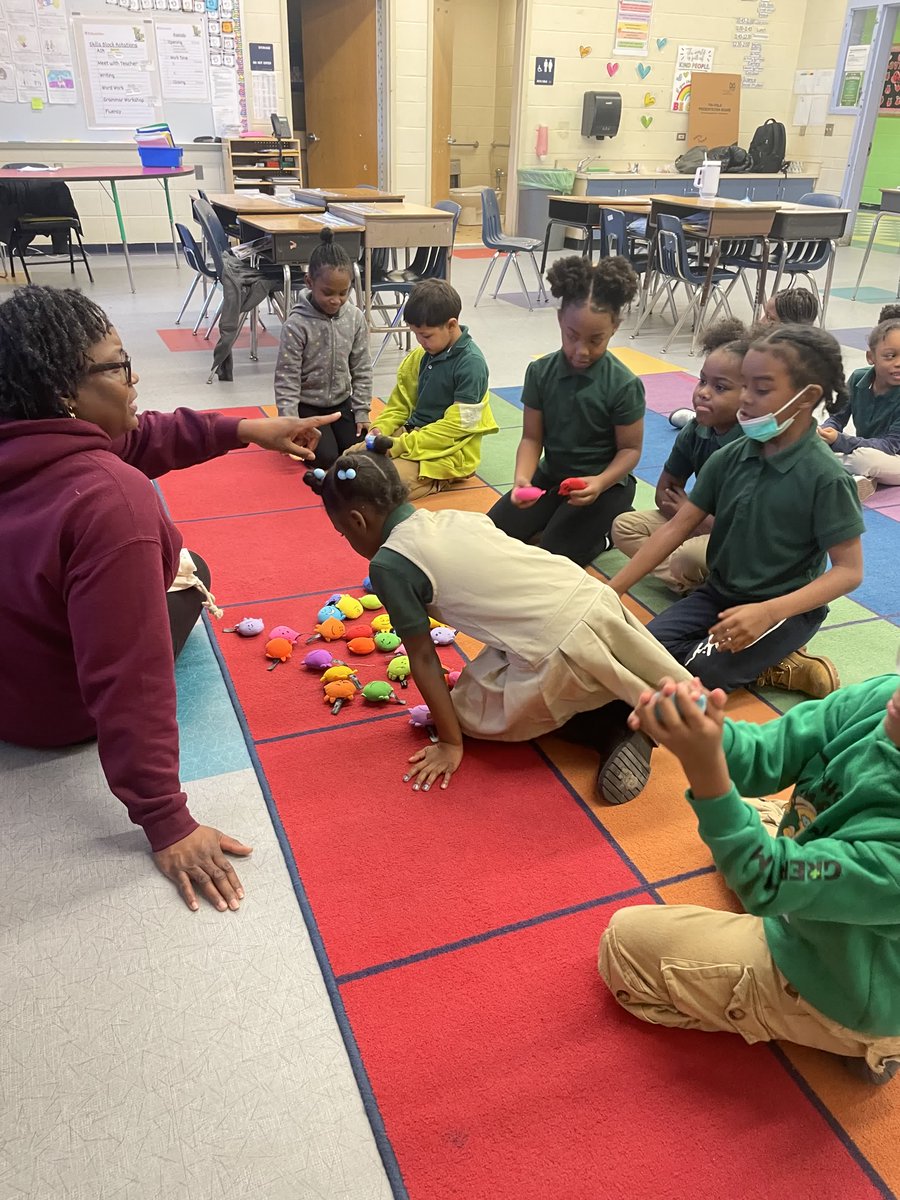 Today we are highlighting SELF-AWARENESS - which is all about knowing who you are, what you feel, and what you're good at. It's about understanding your emotions, strengths, and weaknesses. Learn more about #SELatSDP: bit.ly/SELatSDP #SELday #IAMSDP #PHLed