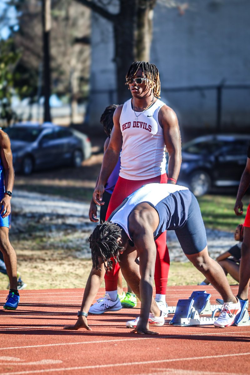 Pos:Rush Edge/OLB
Ht:6'2 
Wt:215
GPA:3.8 
The latest time from my 100m at the MTFXCCGA Invitational at Archer High.