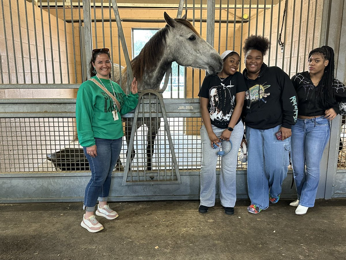 Animal Science classes spent the day at the HPD mounted patrol watching a presentation from the Army 1st Mounted  Calvary. <a href="/SPRINGHIGHLIONS/">Spring High School</a> <a href="/SpringISD_CTE/">SpringISD_CTE</a> #weAreSpring
