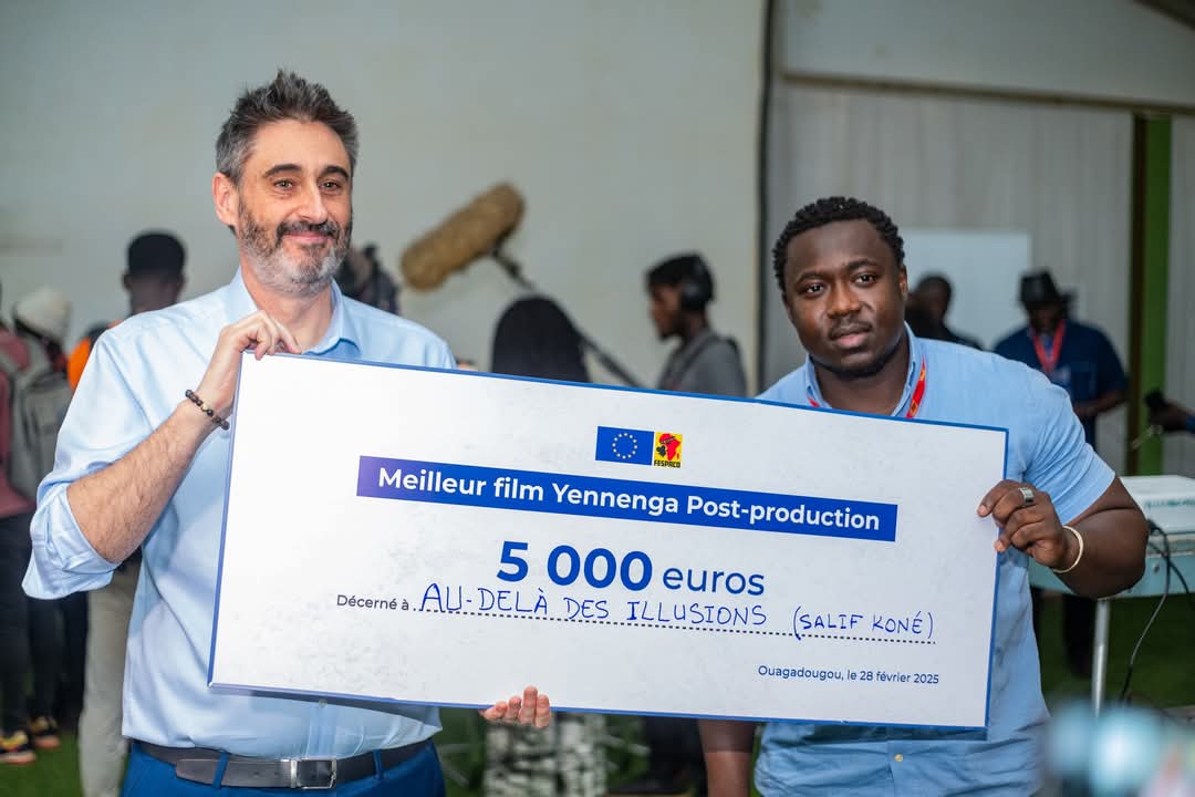 #Fespaco2025 : «Au-delà des illusions» de l'Ivoirien Salif Koné remporte le prix spécial de l’#UE du meilleur film Yennenga Post-production. Il a reçu une attestation et la somme de 5 000 euros.Ce prix vise à soutenir la Post-production qui est très peu accompagnée par les fonds.