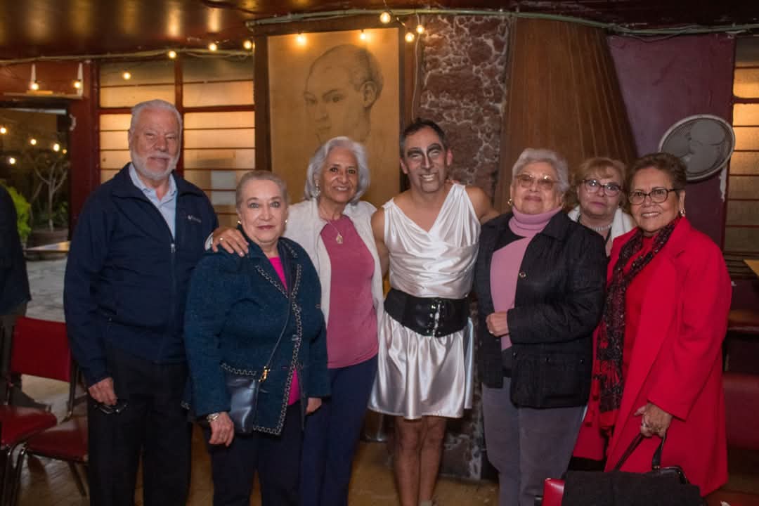 ro_teatro's tweet image. El Teatro no puede existir sin la gente que le da verdadera vida: el público que acude a escuchar un mensaje.
Gracias. Ευχαριστώ πολύ σε όλους!!
#sócratesmegastar #funcióndeteatro #teatro #cabaret #público #filohelenos