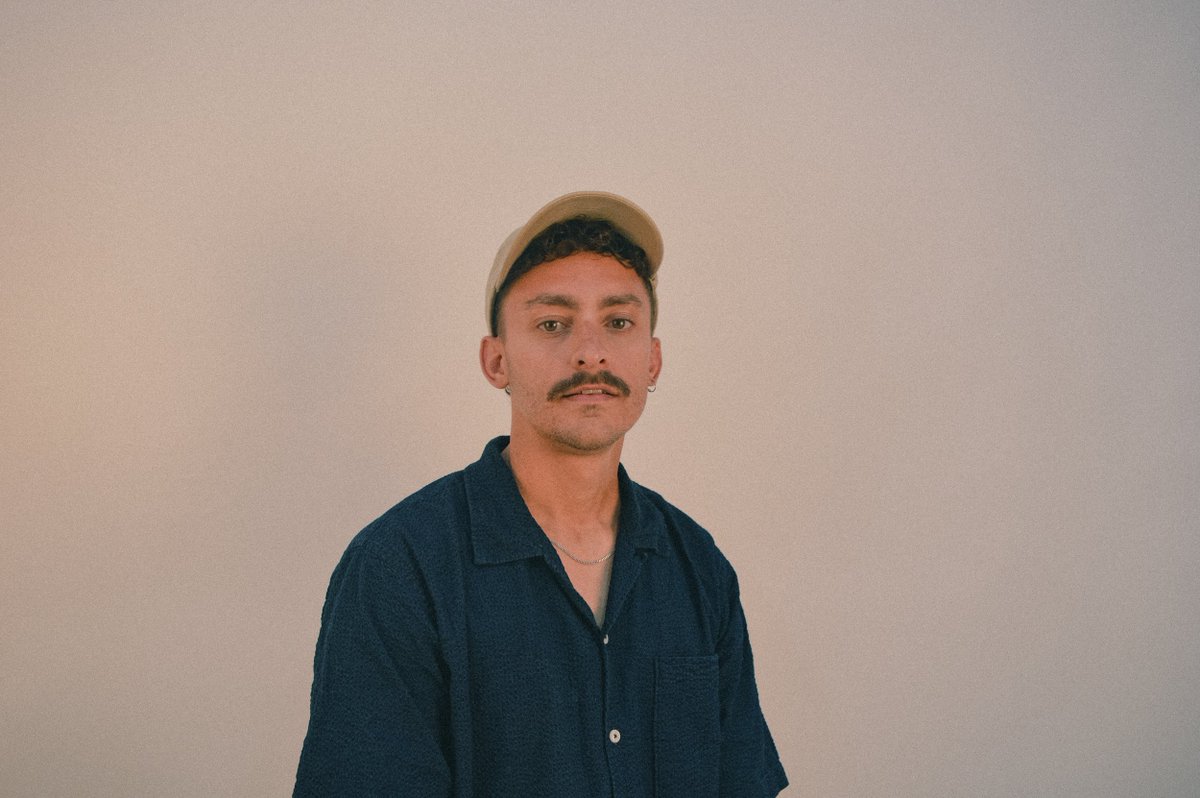 Official Charts (@officialcharts) on Twitter photo The debut album by Antony Szmierek (<a href="/antonyszmierek/">Antony Szmierek</a>) is heading for the Top 40 👏 officialcharts.com/chart-news/lat… The debut album by Antony Szmierek (<a href="/antonyszmierek/">Antony Szmierek</a>) is heading for the Top 40 👏 officialcharts.com/chart-news/lat…
