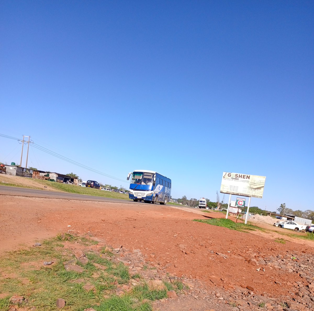 ZimBuses's tweet photo. Blue Circle
Higer Bus Co., Ltd. Mini
Harare Ngezi Turf
Bulawayo Road
#HigerUtour #BlueCircleTours https://t.co/6Ll7NIO06h
