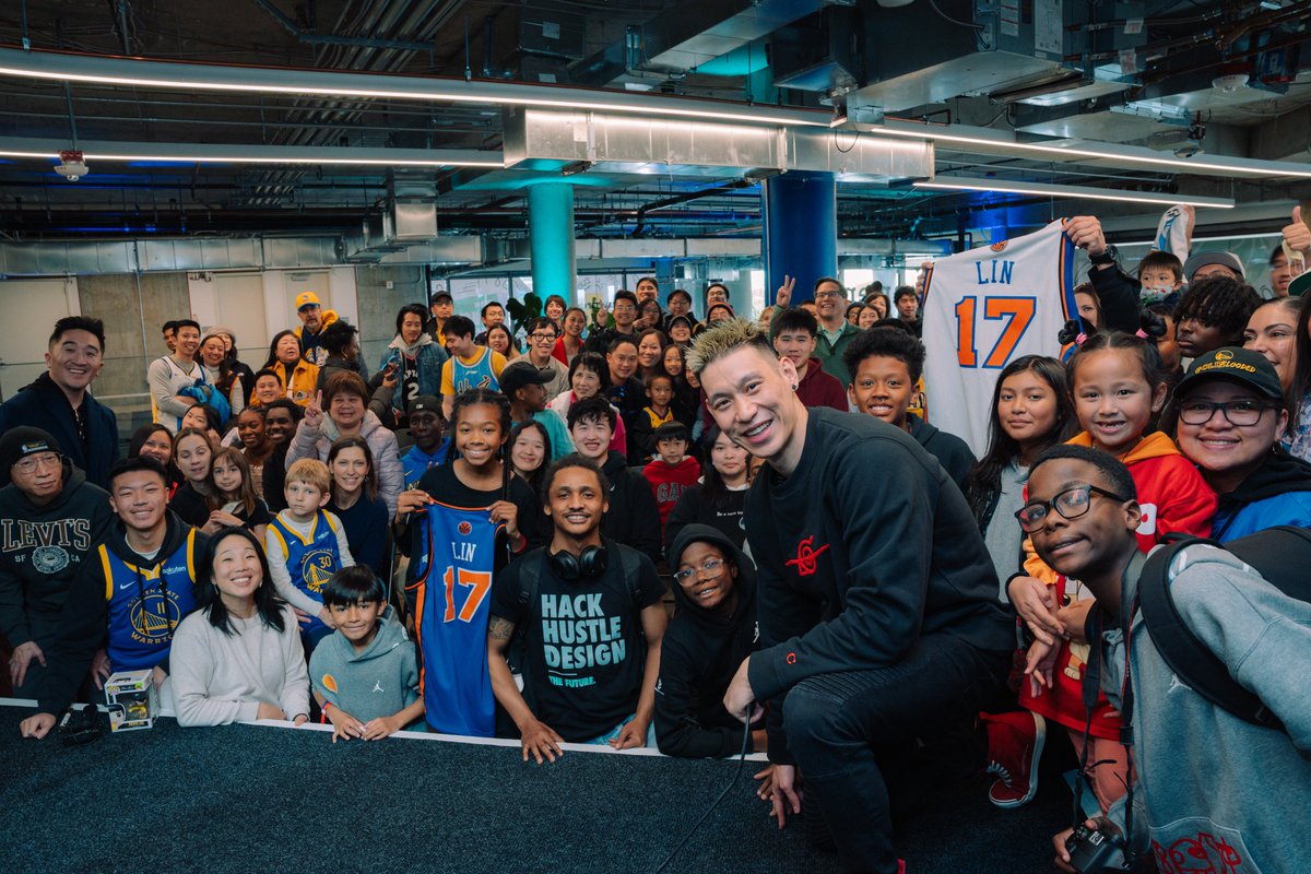 jlinfoundation's tweet image. Nearly 200 youth and families from community partners in the Bay joined us and @jlin7 at @NBA 🌟 All-Star Weekend for a Q&amp;amp;A with Jeremy and a game on the @nexplayground! The youth always ask such insightful Q's that leave us with more to think about! 🙏💭 #Youth #MentalHealth