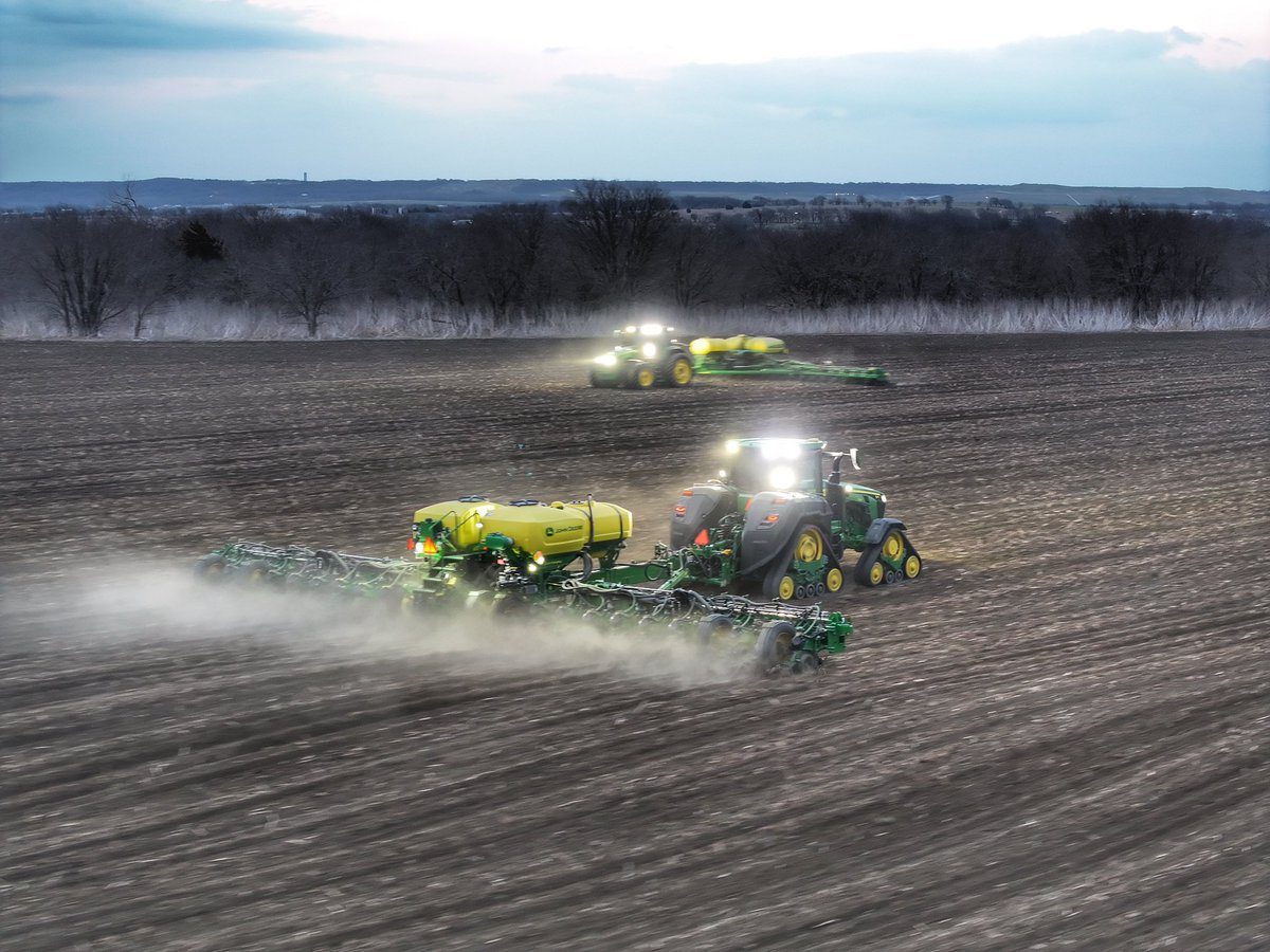 Tried to beat the rain, but the rain won. But it provided neat pics 📸 
#deeresighting #plant25 #texascorn #dekalbcorn