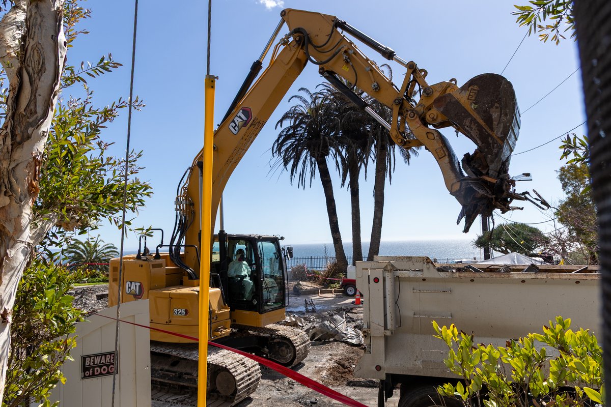 LADistrictUSACE's tweet image. Clearing the Way for Recovery in Malibu
Today, our teams began debris removal at another property in Malibu as part of the ongoing wildfire recovery mission. Every cleared site brings us one step closer to helping families rebuild safely.
#SoCalWildfire #WildfireRecovery #USACE