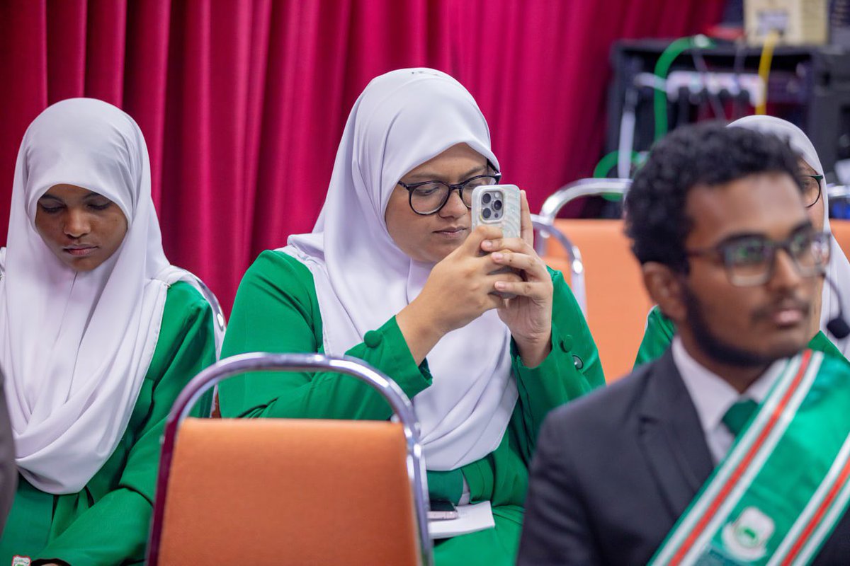 ދަރިވަރުންގެ އިޙްޔާ ފޯރަމް 1446
އަލްމަދްރަސަތުލް ޢަރަބިއްޔަތުލް އިސްލާމިއްޔާ
މައުޟޫޢު: އިސްލާމީ އުންމަތުގެ އެއްބައިވަންތަކަން ދެމެހެއްޓުން

#RoadhaigeRoohu
#Ramadan1446