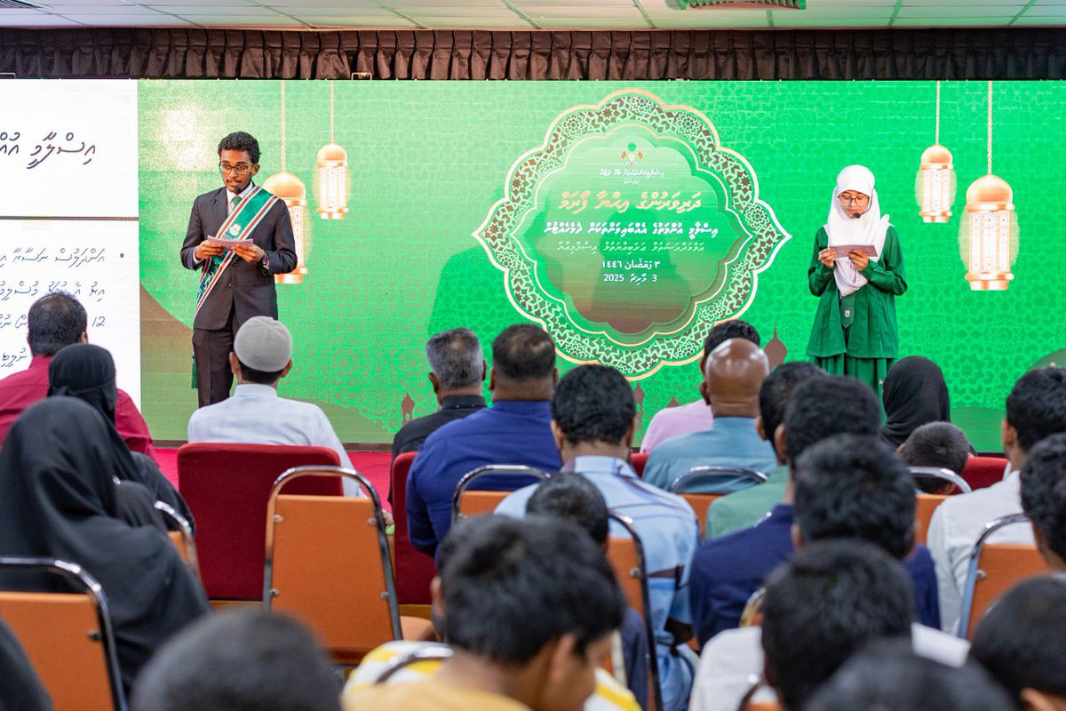 ދަރިވަރުންގެ އިޙްޔާ ފޯރަމް 1446
އަލްމަދްރަސަތުލް ޢަރަބިއްޔަތުލް އިސްލާމިއްޔާ
މައުޟޫޢު: އިސްލާމީ އުންމަތުގެ އެއްބައިވަންތަކަން ދެމެހެއްޓުން

#RoadhaigeRoohu
#Ramadan1446