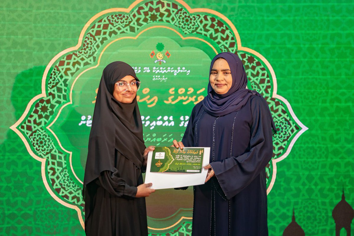 ދަރިވަރުންގެ އިޙްޔާ ފޯރަމް 1446
އަލްމަދްރަސަތުލް ޢަރަބިއްޔަތުލް އިސްލާމިއްޔާ
މައުޟޫޢު: އިސްލާމީ އުންމަތުގެ އެއްބައިވަންތަކަން ދެމެހެއްޓުން

#RoadhaigeRoohu
#Ramadan1446