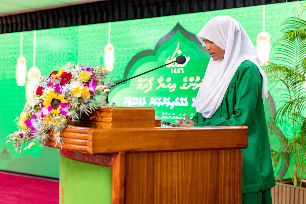 ދަރިވަރުންގެ އިޙްޔާ ފޯރަމް 1446
އަލްމަދްރަސަތުލް ޢަރަބިއްޔަތުލް އިސްލާމިއްޔާ
މައުޟޫޢު: އިސްލާމީ އުންމަތުގެ އެއްބައިވަންތަކަން ދެމެހެއްޓުން

#RoadhaigeRoohu
#Ramadan1446