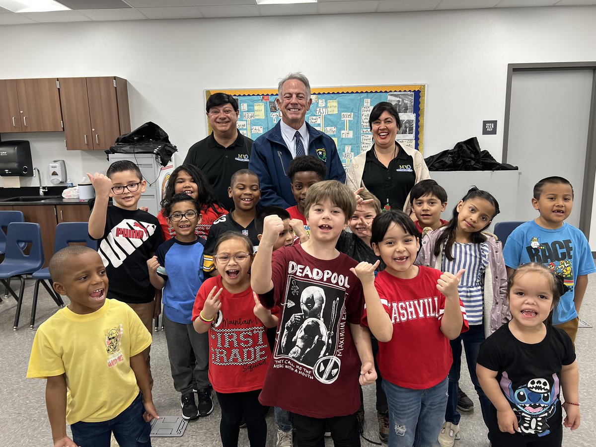 We had a great time celebrating Nevada Reading Week at Mountain View Elementary School this morning! 

Meeting early literacy benchmarks is a pivotal part of preparing students for academic success, and I was proud to reinstate Read by Grade Three last session.