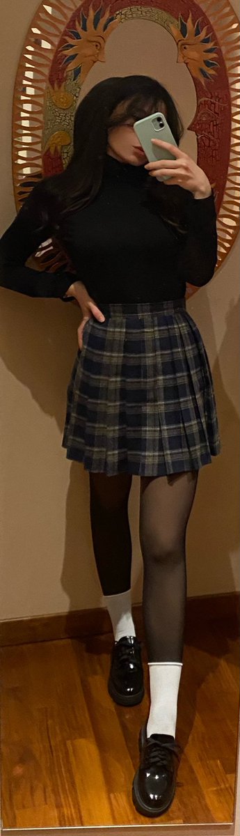 Nata per essere la protagonista di un anime ambientato a scuola.
(Sembro alta, ma se mi togliete 160 cm scompaio)