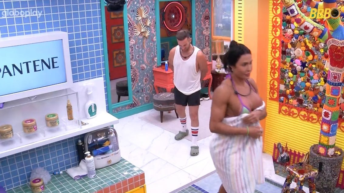centralreality's tweet photo. Diego: “Você que falou pra Thamiris que me ama muito, mas acha que to perdido no jogo?”

Gracyanne: “Não, porque? Você não tá perdido no jogo né, Diego?” #BBB25 https://t.co/gUo3mc7iex