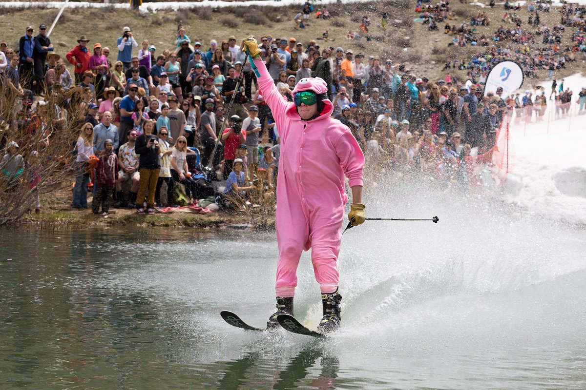 Spring break, Truckee style: where the sun is shining, the snow is soft, and the antics are highly encouraged. 

🔗Tap the link for upcoming spring events &amp; celebrations. 
visittruckeetahoe.com/blog/truckee-t…

📸 
1: Sugar Bowl Resort
2-4: Palisades Tahoe