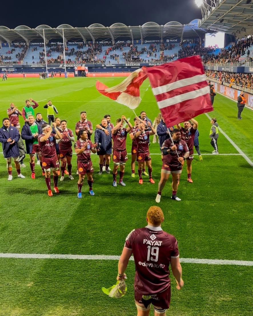 UnitedBBrugby's tweet photo. 𝟏𝟎 𝐒𝐄𝐂𝐎𝐍𝐃𝐄𝐒 𝐄𝐓 𝟖𝟎 𝐌𝐈𝐍𝐔𝐓𝐄𝐒 𝐃𝐄 𝐁𝐎𝐍𝐇𝐄𝐔𝐑 🍇🔥 

Jon, la prochaine fois tu nous laissera au moins le temps de nous installer en tribune 😳🫣

Déplacement en terres catalanes.
Quel déplacement ! https://t.co/PgmqAyacrp