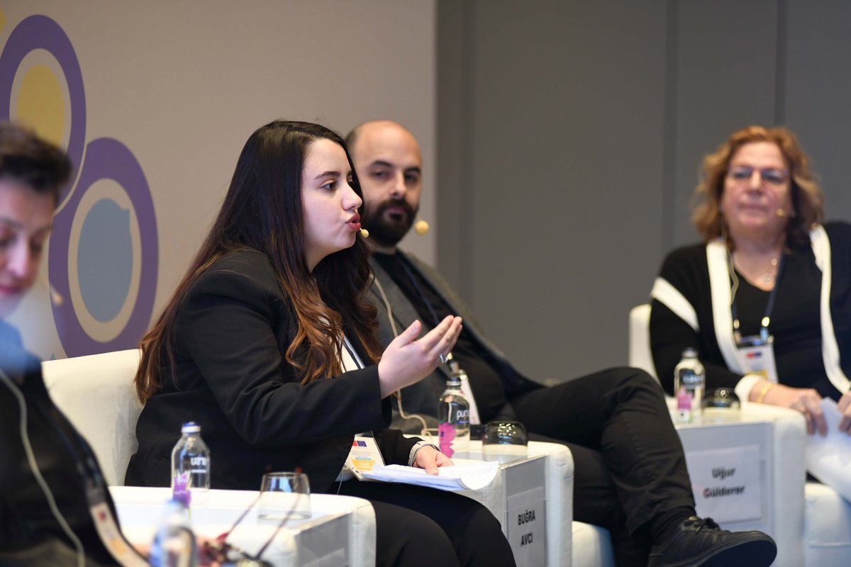 Bugün gerçekleşen panellerde #çocukhakları izleme ve savunuculuk, çocuk ve genç katılımı, sivil toplum ve belediyelerle işbirliği konuları ele alındı.