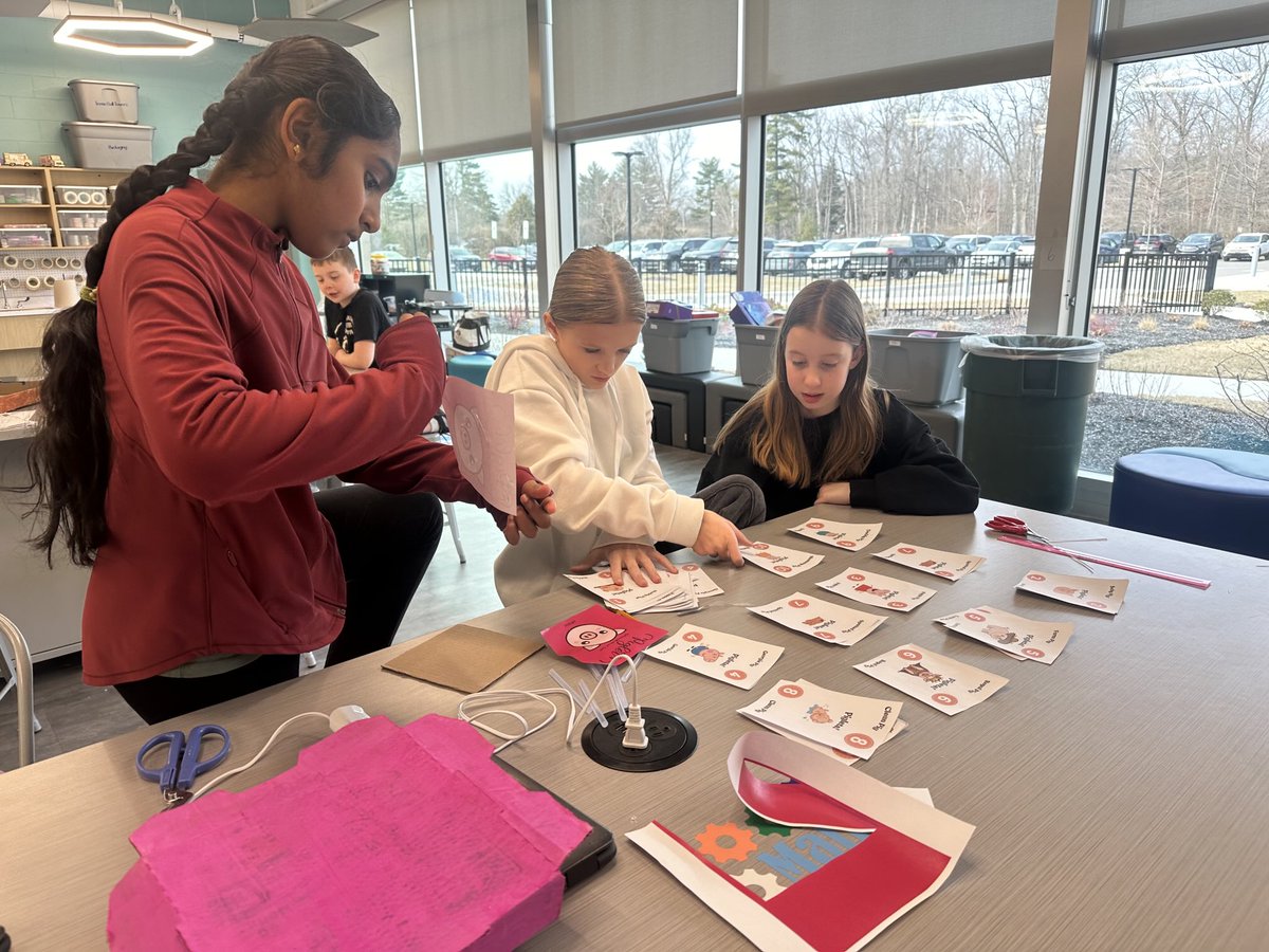 IHElementary's tweet photo. 5th graders are communicating and collaborating on their Unified Arts JUEGA games. Students can’t wait to play their games during indoor recess! @ihschools @jackieobrien1 #IHPromise #IH_STEM https://t.co/YyxI7ndmTZ