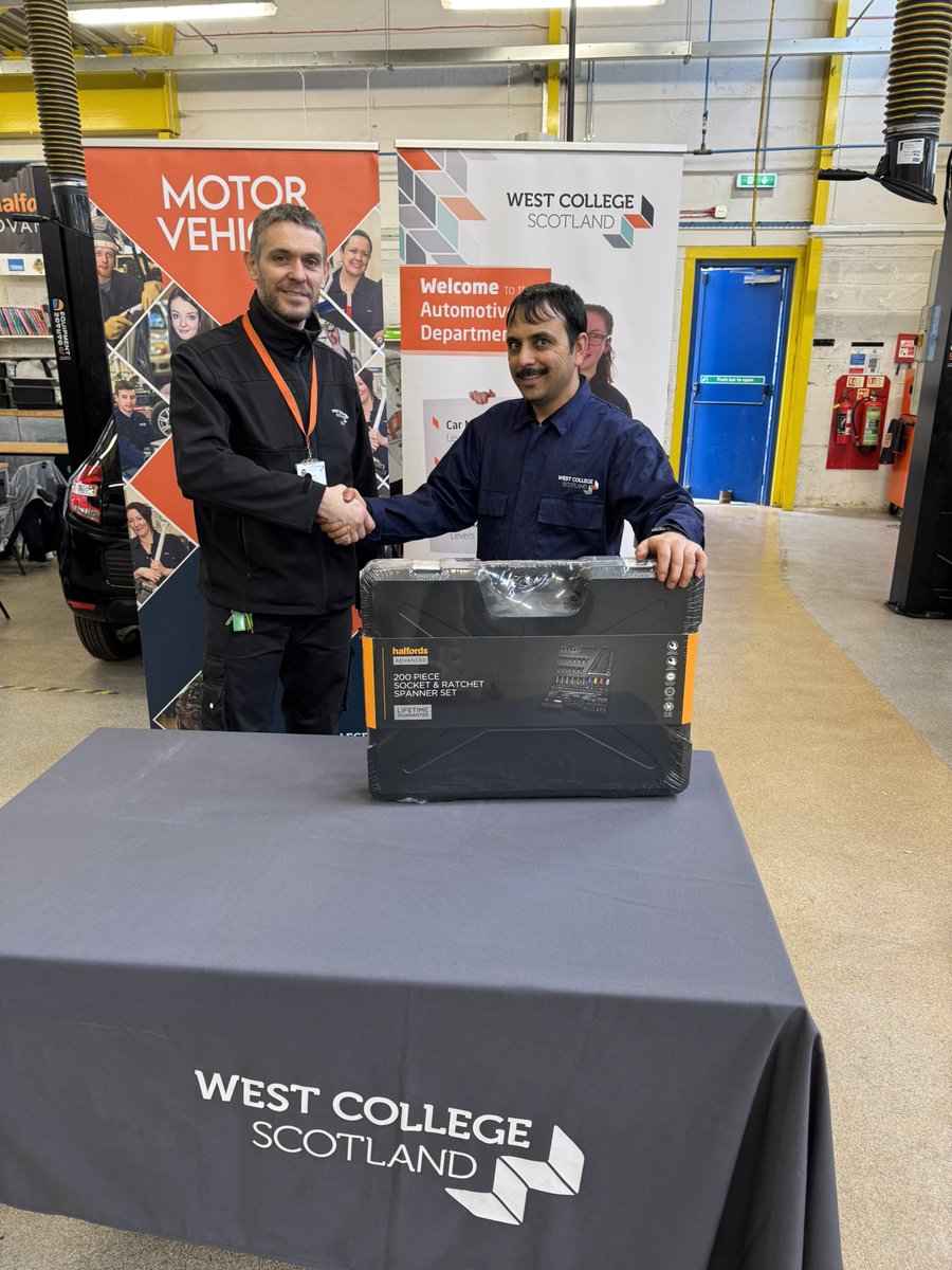 Greenock Motor Vehicle tweet media