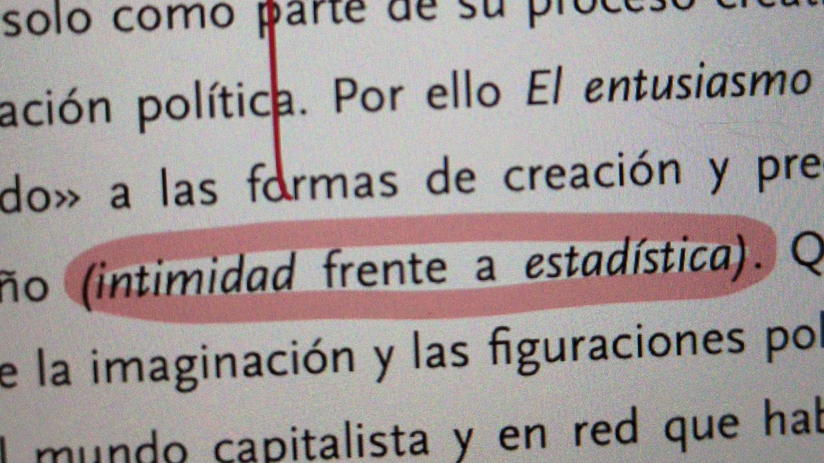 lugrzn's tweet image. Leyendo a R. Zafra para una asignatura me pregunto en qué momento se puso de moda dar por hecho una yuxtaposición "investigación estadística opresora" - "investigación cualitativa emancipadora".