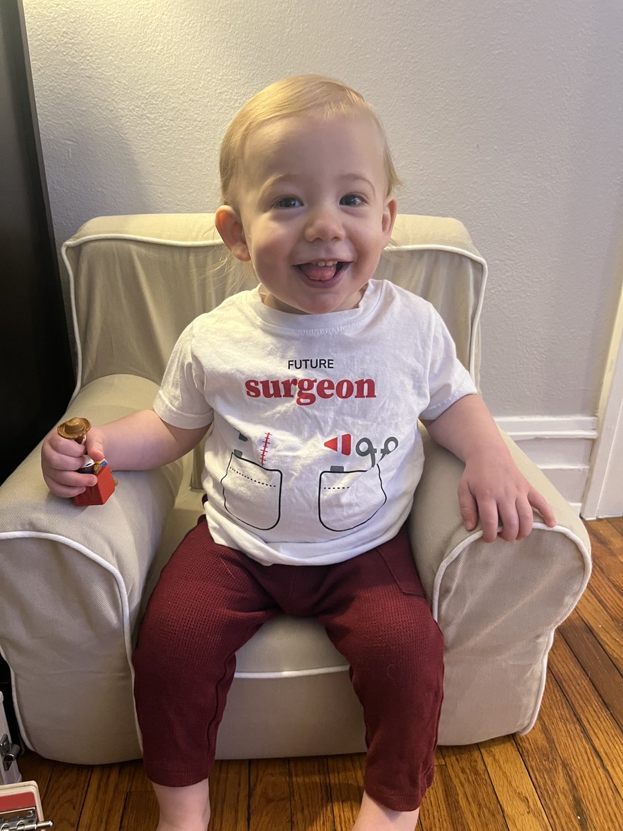 Another Monday. Another adorable #OhioStateSurg future surgeon wishing everyone a great week! ❤️🩶 #futuresurgeon