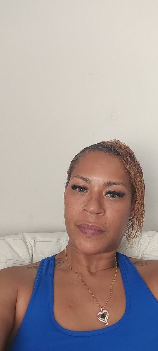 Day 1
Nails, feet, lashes and eyebrows done.