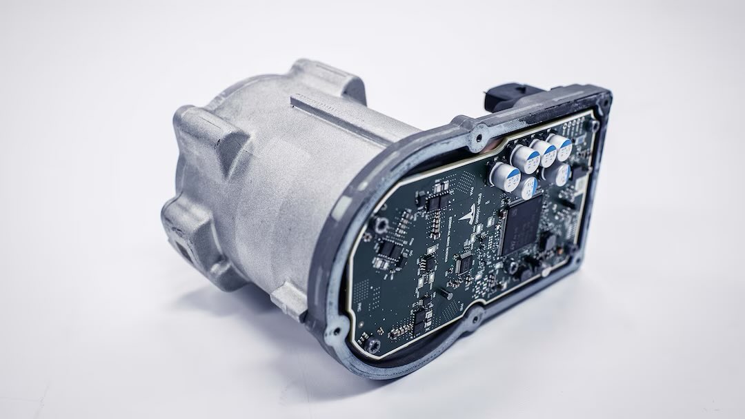 Cybertruck’s beautiful Steer-By-Wire system. 

Truly an engineering work of art. One of the best features of Cybertruck hands down. 

Made by Tesla.