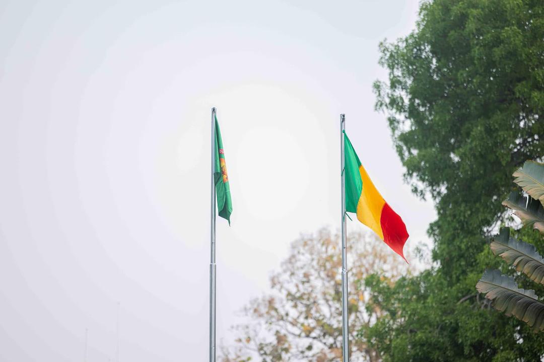 KOULOUBA : Première levée des couleurs de la Confédération des États du Sahel (AES)
J’ai eu l’honneur de prendre part à la première levée des couleurs de la Confédération des États du Sahel (AES), ce lundi 3 mars 2025, à Koulouba, sous la présidence de Son Excellence le Général