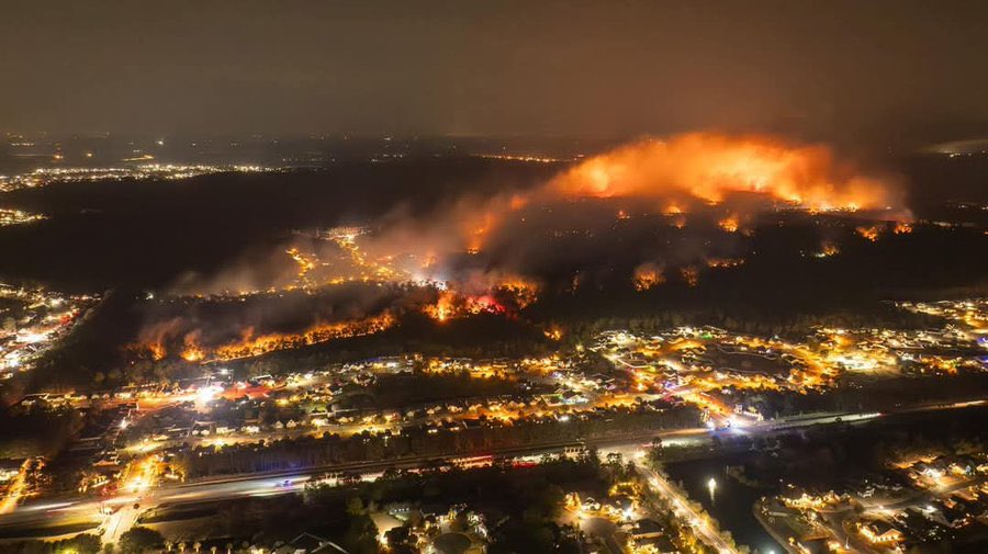 wasshoimarichan's tweet photo. 今度はサウスカロライナ州のマートルビーチ地域で山火事

そしてマートルビーチは2030年を目標にスマートシティ計画があると昨年9月に発表されたばかり。

そしてNHKが山火事とスマートシティを関連付けるのは根拠のない陰謀論だと、何の根拠もなくもうはや結論を出し始めてるので本当っぽい← https://t.co/IkauX1LoBD