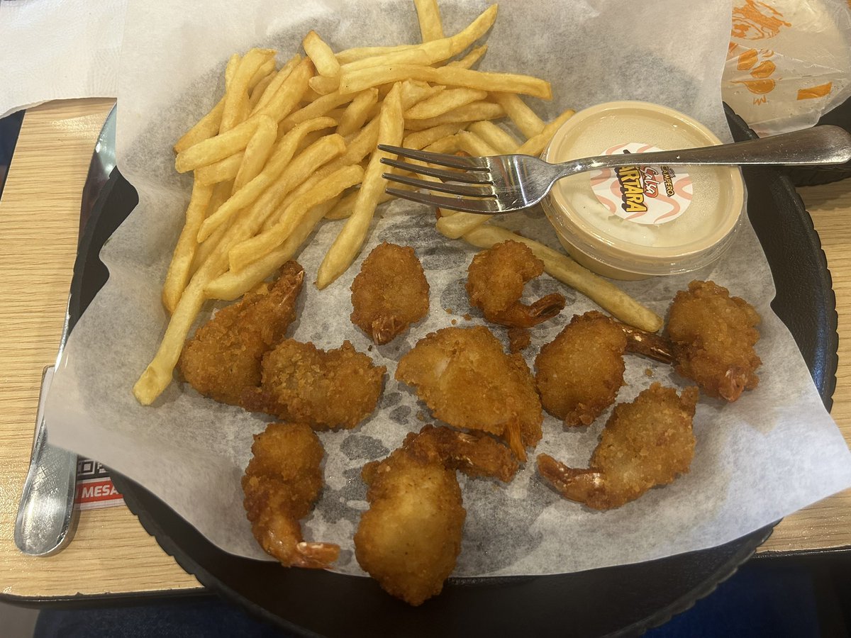 DpelucheNet's tweet photo. En esta oportunidad quiero hacer un llamado a la conciencia de @CamperoGT  El tamaño de los camarones campero es totalmente lamentable. Me quejé en el restaurante, pero no es culpa de los cocineros o meseros. Por favor tomar acción para no caer en Publicidad Engañosa. 😒😒😒 https://t.co/oT5d5iaeRO