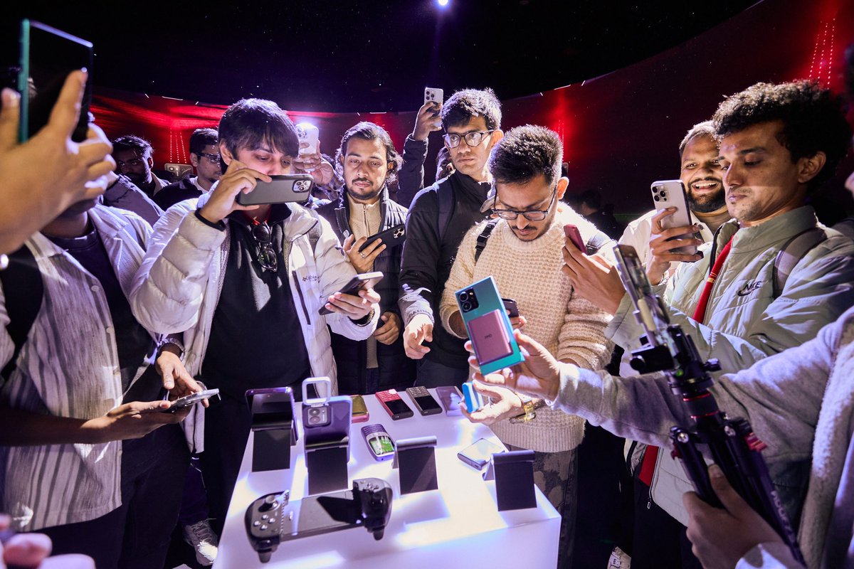 larssilberbauer's tweet image. Proud to announce our collaboration with Drew Barrymore to rethink how mobile devices impact our well-being. Tech should empower, not overwhelm!
Plus, we just launched two FC Barcelona phones, built for real-life goals, not screen time. The best is yet to come! #MWC #HealthyTech