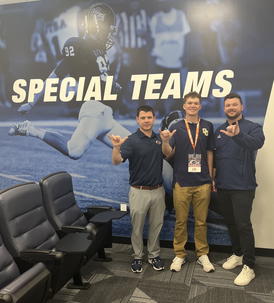 LaneRigby_07's tweet image. Thank you @CoachBrownUTSA and @CoachBUTSA for the incredible visit and hospitality! I’m truly blessed to receive an offer from the University of Texas at San Antonio! #AGTG @KohlsHighlights @OCathletics1819 @Coach_Radke