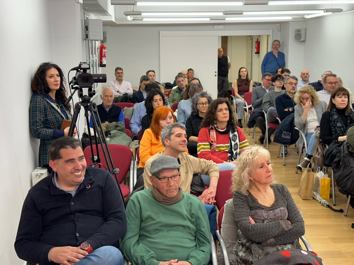 PSEAlava's tweet photo. 🟣 Hoy hemos celebrado una mesa redonda con cinco compañeras socialistas para dialogar y reflexionar sobre la igualdad y el papel de la mujer en distintos ámbitos de nuestra sociedad. 

¡Gracias, compañeras! #8M 🫂💜 https://t.co/y7QJ774kHq