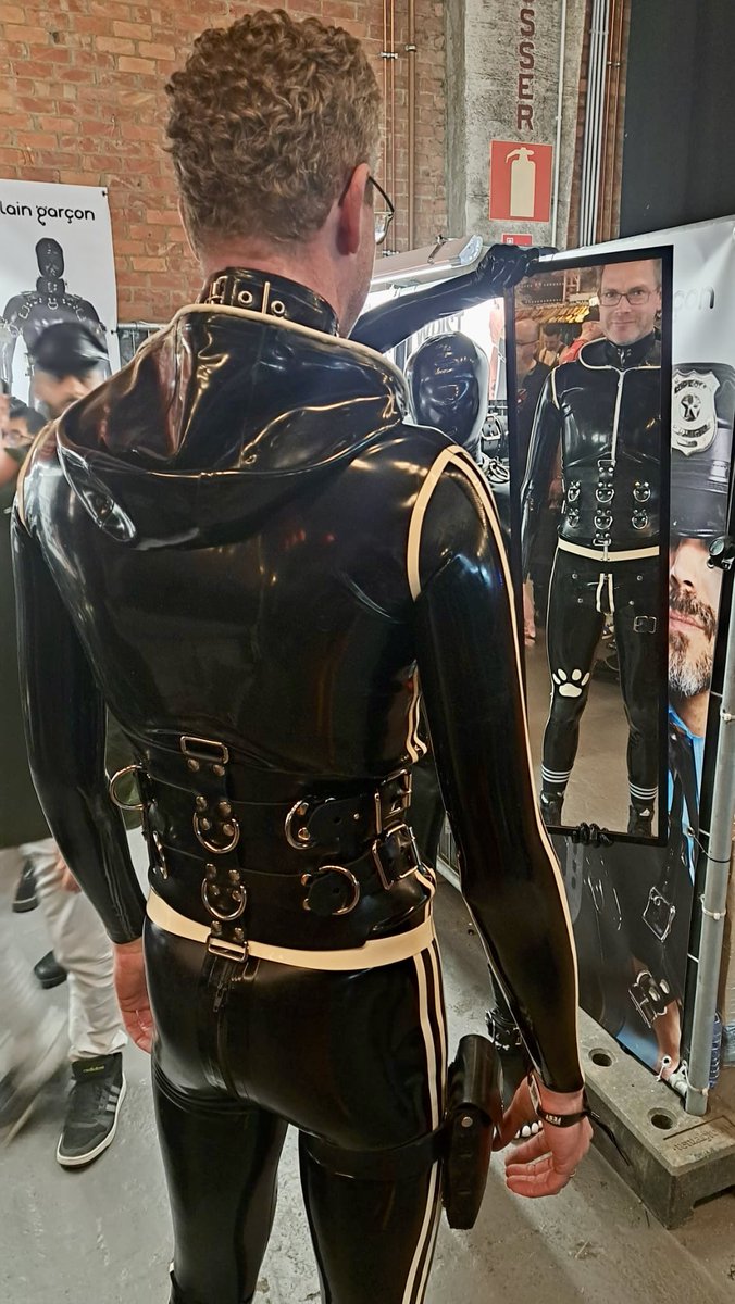 Arcylycra (@arcylycra) on Twitter photo Yes, I was there too, but only for three hours. Just enough for <a href="/Blackshinyruber/">BlackShinyRubber 🔜 Bluesky</a> to make me buy this corset from <a href="/VilainGarconMTL/">Vilain Garçon</a>. I’m now in love with their mirror gimp. Yes, I was there too, but only for three hours. Just enough for <a href="/Blackshinyruber/">BlackShinyRubber 🔜 Bluesky</a> to make me buy this corset from <a href="/VilainGarconMTL/">Vilain Garçon</a>. I’m now in love with their mirror gimp.