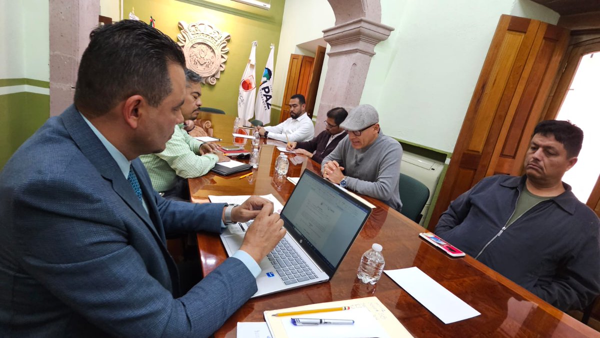 En cumplimiento a la postura del Gobierno de Zacatecas con los sindicatos magisteriales,  la tarde de este lunes se realiza la mesa de trabajo permanente número 12 con los sindicatos magisteriales. 

#PazEsBienestar