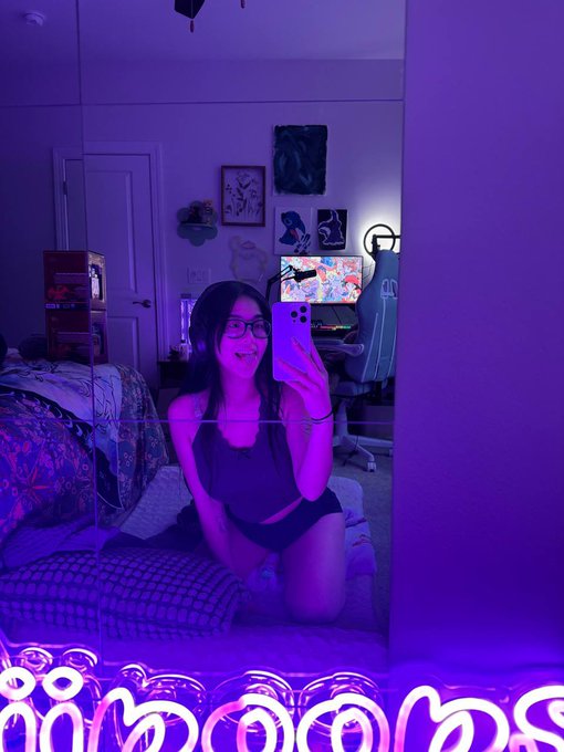 guess my fav color :D https://t.co/NfDUlQKR3Y