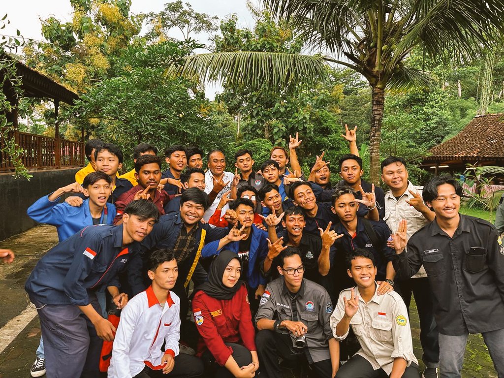 𝕂𝕠𝕞𝕒𝕟𝕕𝕒𝕟 𝕂𝕠𝕣𝕖𝕒, 𝔹𝕒𝕞𝕓𝕒𝕟𝕘 ℙ𝕒𝕔𝕦𝕝 𝕞𝕖𝕟𝕘𝕚𝕟𝕘𝕒𝕥𝕜𝕒𝕟 𝕡𝕖𝕟𝕥𝕚𝕟𝕘𝕟𝕪𝕒 𝕖𝕞𝕡𝕒𝕥𝕚 𝕡𝕒𝕕𝕒 𝕜𝕒𝕦𝕞 𝕞𝕚𝕤𝕜𝕚𝕟. 𝕂𝕠𝕣𝕖𝕒 𝕤𝕖𝕛𝕒𝕥𝕚 𝕥𝕒𝕜 𝕡𝕖𝕣𝕟𝕒𝕙 𝕝𝕦𝕡𝕒 𝕕𝕒𝕣𝕚 𝕞𝕒𝕟𝕒 𝕚𝕒 𝕓𝕖𝕣𝕒𝕤𝕒𝕝. 
#𝕂𝕠𝕞𝕒𝕟𝕕𝕒𝕟ℙ𝕒𝕥𝕛𝕦𝕝