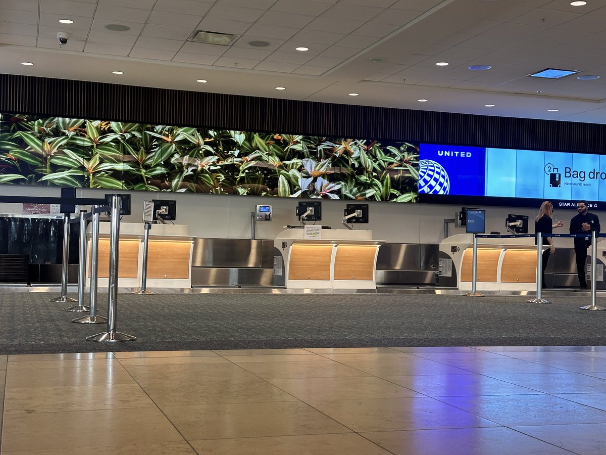 Massiel Leyva (@leyvamassiel) on Twitter photo Passengers at Orlando International Airport were shocked when they showed up at the Silver Airways counter and learned their flight had been cancelled. There were no agents to help them, just a sign asking them to call customer service. We’ll have the story <a href="/MyNews13/">Spectrum News 13</a> Passengers at Orlando International Airport were shocked when they showed up at the Silver Airways counter and learned their flight had been cancelled. There were no agents to help them, just a sign asking them to call customer service. We’ll have the story <a href="/MyNews13/">Spectrum News 13</a>