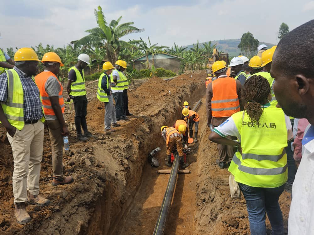 #MWEworks: <a href="/min_waterUg/">MINISTRY OF WATER AND ENVIRONMENT 🇺🇬</a>, <a href="/MAAIF_Uganda/">MAAIF 🇺🇬</a>, <a href="/WorldBank/">WorldBank</a> Mission with Stakeholders held field inspection to assess progress of construction works at Kabuyanda earth dam and pipe network project in Isingiro District being implemented by Irrigation for Climate Resilience Project (ICRP).