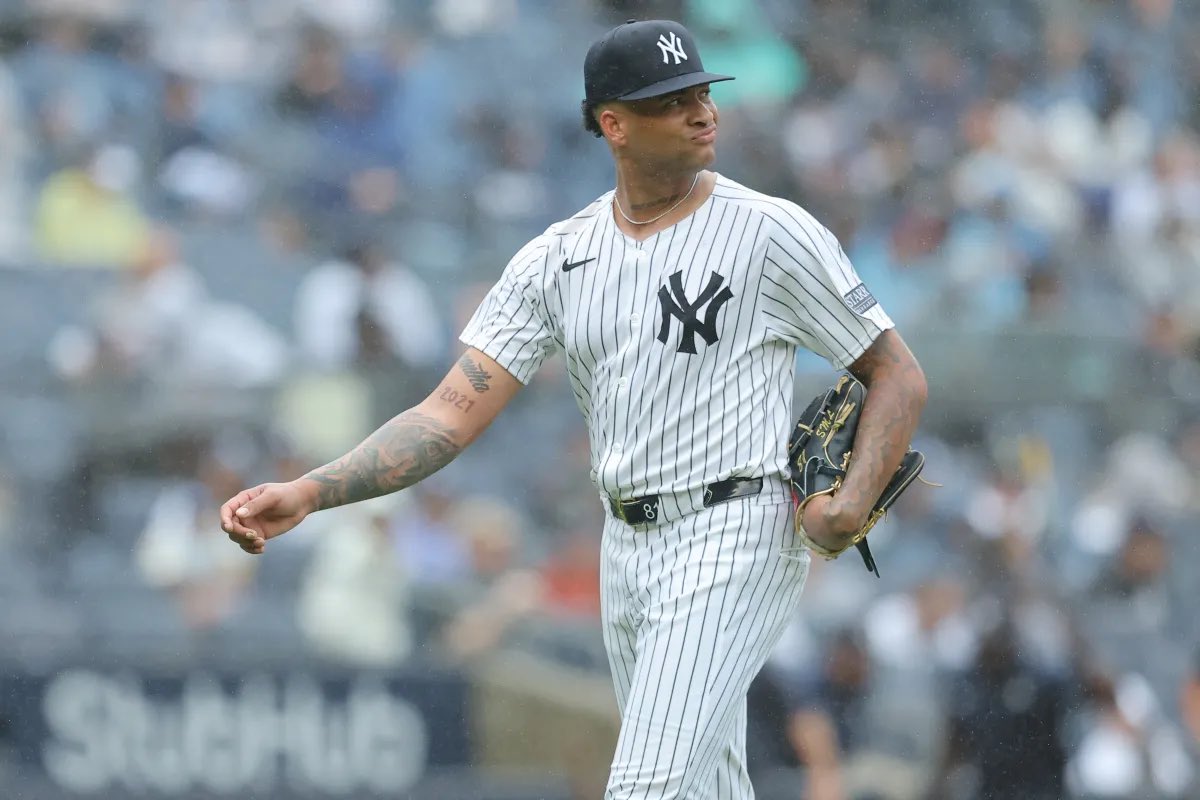 uSTADIUMMLB's tweet photo. Yankees’ reigning AL Rookie of the Year Luis Gil has a ‘high-grade’ lat strain and will be shut down from throwing for 6 weeks, per Aaron Boone. https://t.co/ugcSLzxA4O