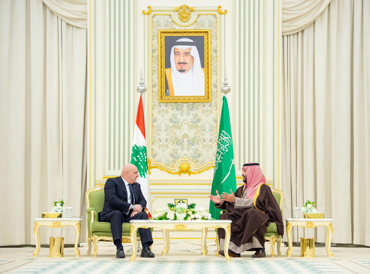 "لقاء القوة ورمز التمسك العربي.. سمو ولي العهد الأمير محمد بن سلمان يستقبل فخامة الرئيس العماد جوزيف عون، تأكيدًا على وحدة الصف العربي وتعزيزًا للعلاقات الأخوية بين المملكة ولبنان. رؤية ثابتة نحو الاستقرار والتنمية. #السعودية #لبنان_الجديد