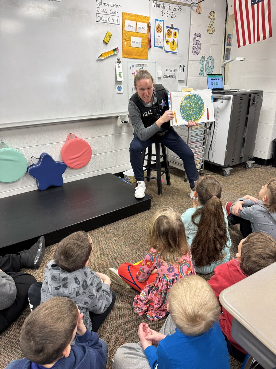dclingingsmith1's tweet image. Thank you Officer Carey for being our fabulous first guest reader this week for Read Across America!! 📚❤️ #fabulousfirsties #readacrossamerica #guestreader @VV_Voyagers @McHenryPolice